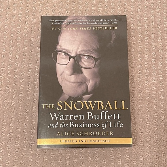 The Snowball: Warren Buffett and the Business of Life by Alice Schroeder. - Picture 1 of 2